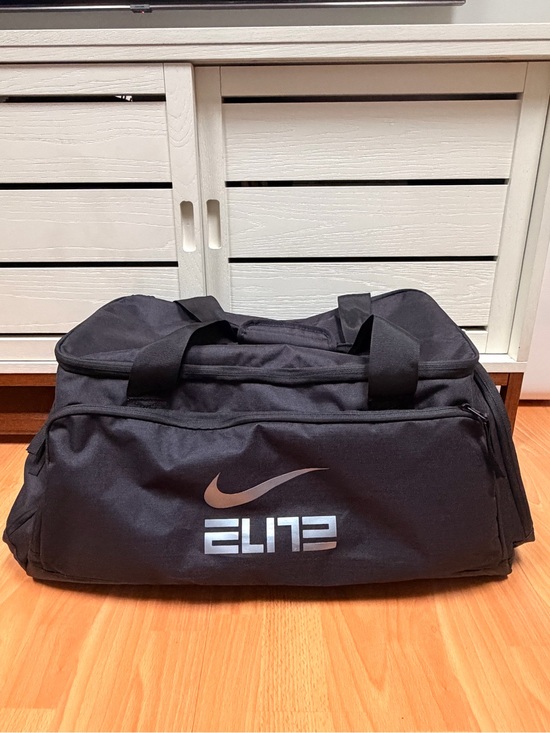 Nike Handbags - Nike OLYMPIC WNBA Team USA Basketball Hoops Elite Black Duffle Bag Kelsey Plum